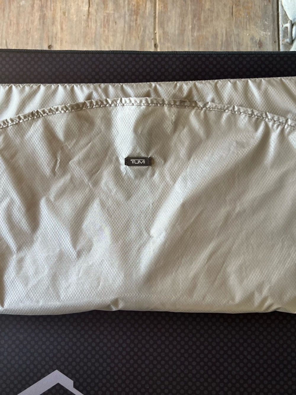 Tumi Lightweight Packable Garment Bag Luggage Travel Organizer Light Gray